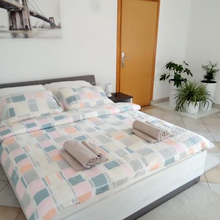 Studio Apartman Kika Otočac Εξωτερικό φωτογραφία