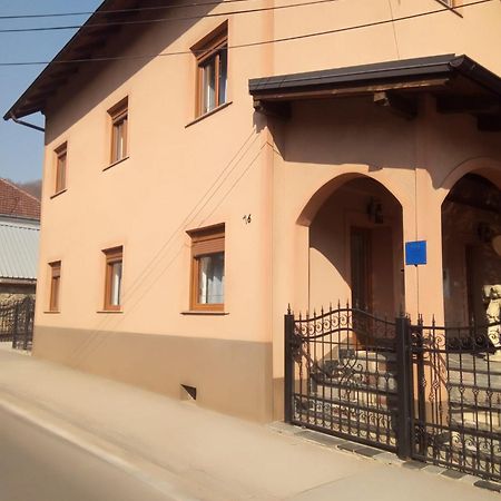 Studio Apartman Kika Otočac Εξωτερικό φωτογραφία
