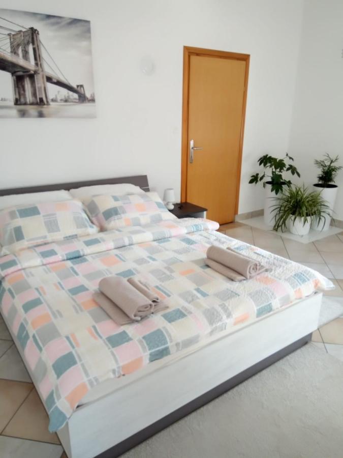 Studio Apartman Kika Otočac Εξωτερικό φωτογραφία
